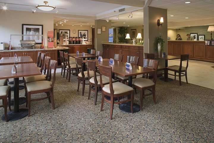 汉普顿亚特兰大诺斯莱克酒店 塔克 餐厅 照片